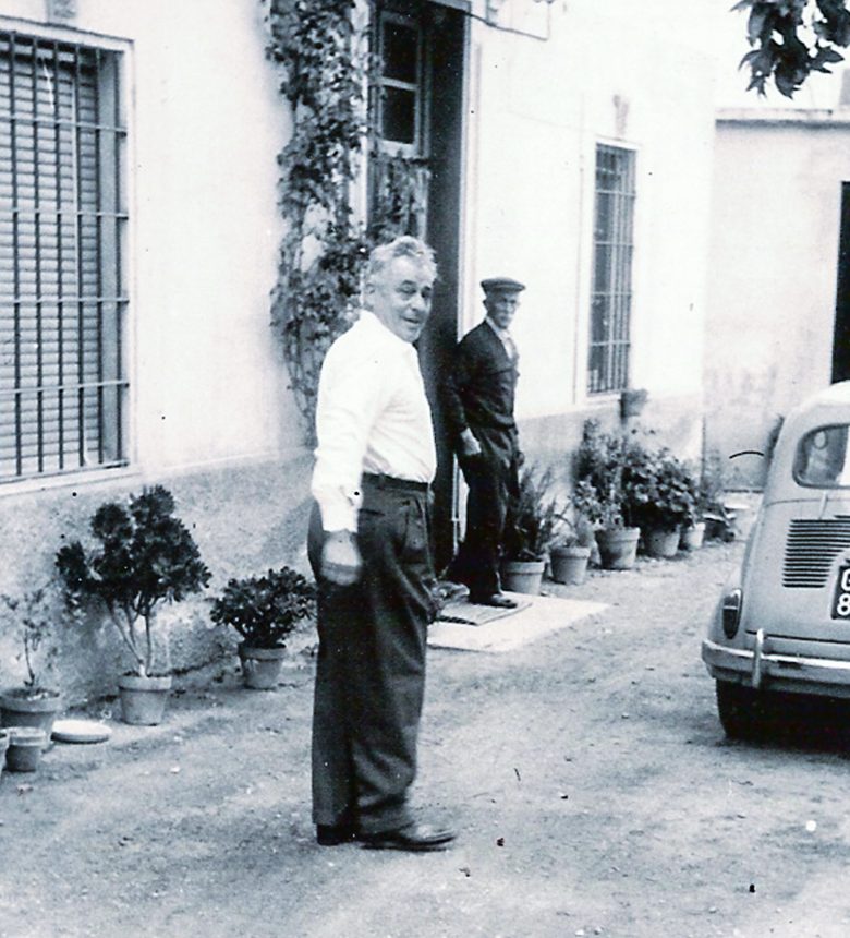 Antonio e Pietro Michelini davanti a casa